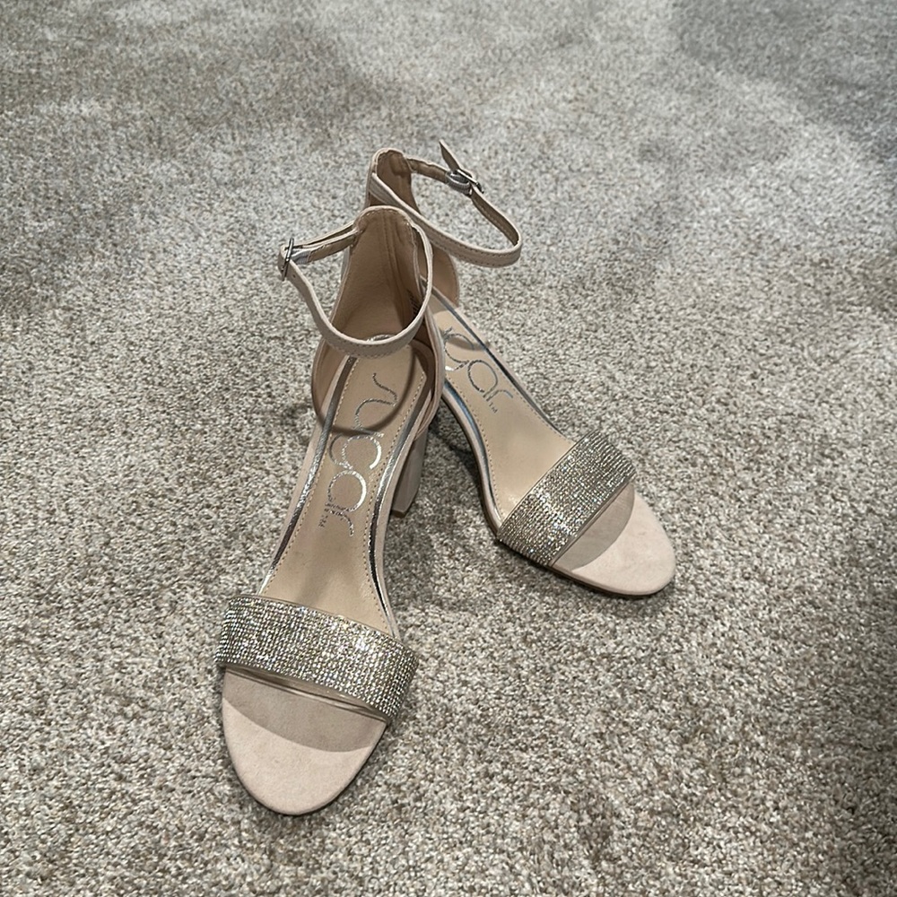 NEVERWORN woman’s rhinestone heel